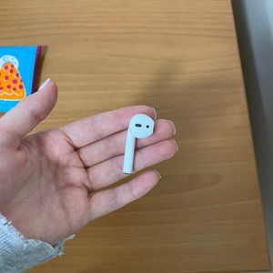 LEFT APPLE AIRPOD